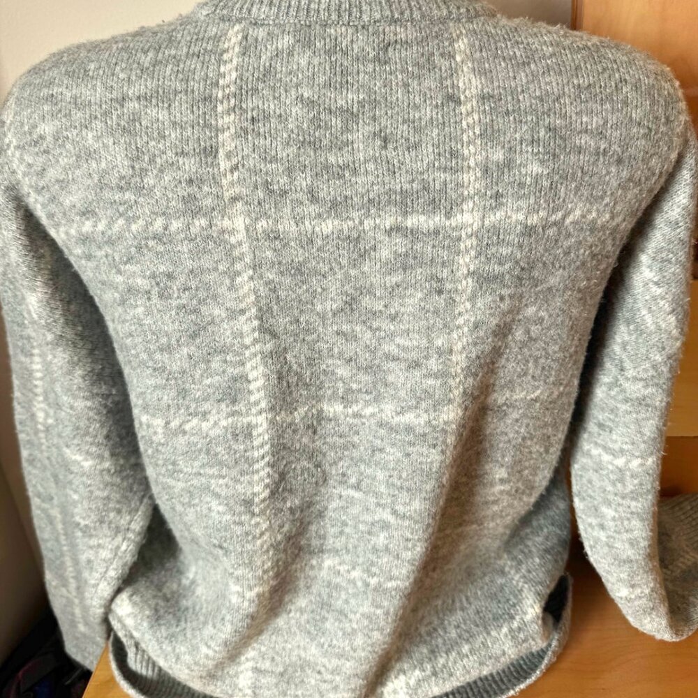 Light Grey and White Plaid Abercrombie & Fitch Women's Crewneck Sweater - Picture 3 of 4